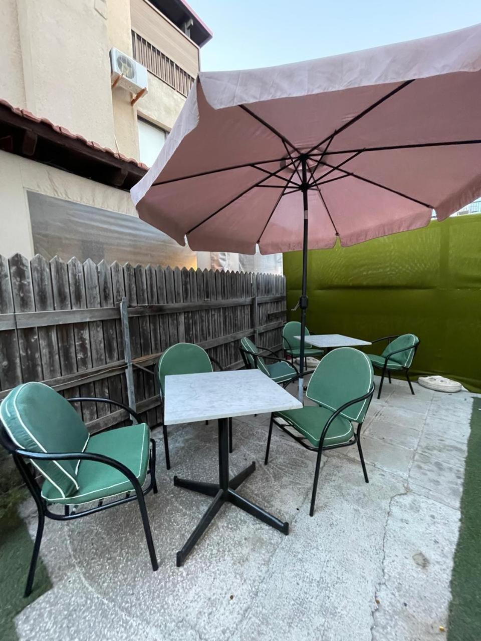Premium Hostel Marina Paphos Extérieur photo